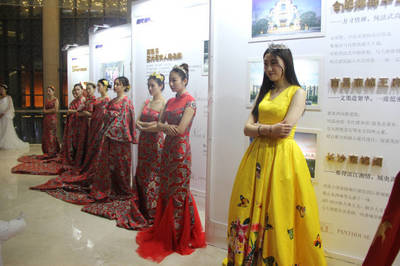 “世博天幕 前所未见” 雍锦世家发布会惊艳昆明